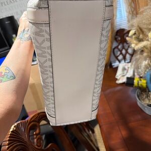 Michael Kors Beige and White Shoulder Tote